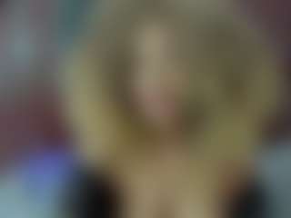 luiissa MILF webcam performer live streaming