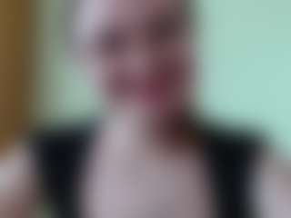 Live cam show with elly-classy - Living Room on SmokeAndPoke