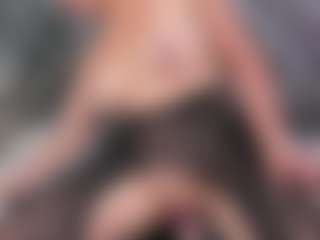 Live cam show with mia-evansx - Oil on Instabang