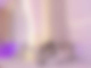 Live cam show with Ellie Mitchell - Kinky on Camsoda