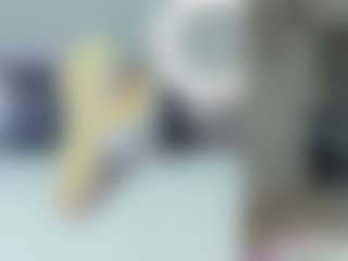 Live cam show with Emily - Teen (18+) on dropp.cam