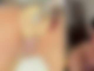 Live cam show with Emily - Solo on AdultVida.com