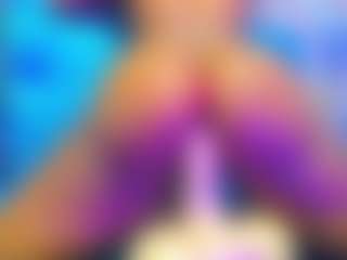 leylaroberth MILF webcam performer live streaming