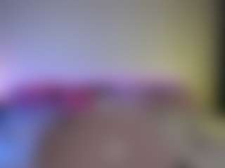 Live cam show with Tiffany - Skinny MILF on StripNow