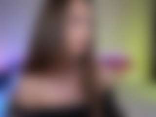 Live cam show with Tiffany - Petite MILF on Livezox