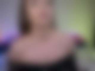 Live cam show with Tiffany - Petite MILF on xDating