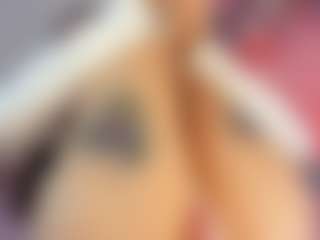 Live cam show with EFFY - Brown Eyes Brown Hair on StripNow