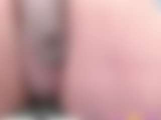 Live cam show with Tyffanny-Evans - Brown Eyes on livesuperchat.net