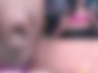 Live cam show with Tyffanny-Evans - Smoking on madthumbs