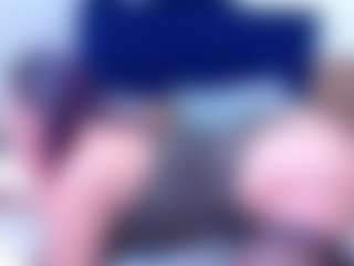Live cam show with Ella - Average on StripNow