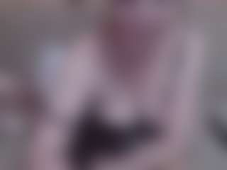 lanapopins MILF webcam performer live streaming
