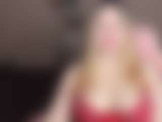 Live cam show with annabigass - Flashing on AdultVida.com