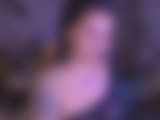 Sarah MILF webcam performer live streaming