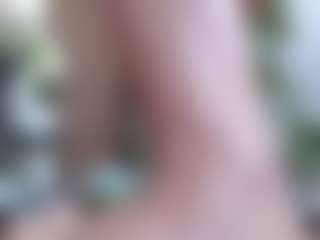 Live cam show with Squirtmania - Outside on Gym Cam Girls