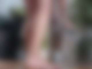 Live cam show with Squirtmania - Outside on live18s.com