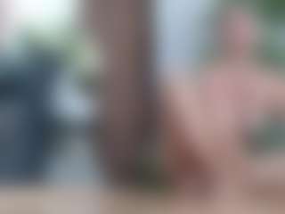 Live cam show with Squirtmania - Outside on Camsoda