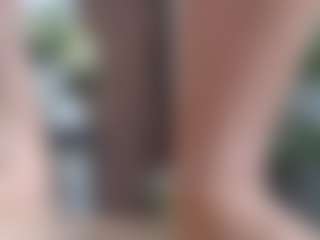 Live cam show with Squirtmania - Outside on Dolls Live