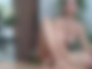 Live cam show with Squirtmania - Outside on madthumbs