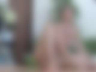 Live cam show with Squirtmania - Outside on Soda Cam