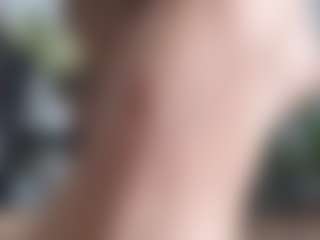Live cam show with Squirtmania - Outside on Camsoda