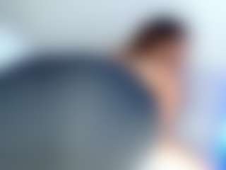 Live cam show with carolinne - Oil on AdultVida.com