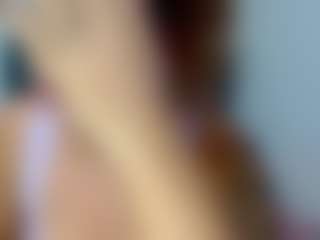 Live cam show with carolinne - Oil on Camsoda