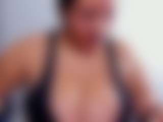 Live cam show with luluferrerr - Glasses on Uber Horny