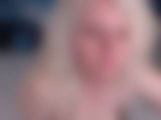 Live cam show with MILF Butterfly - Housewife on Camsoda
