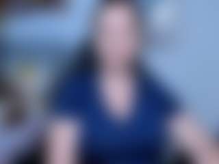 Live cam show with Angela - Brown Hair MILF on Hubzter Live