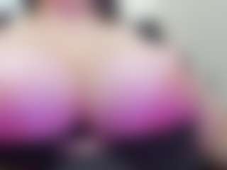 juliana-bigboobs's Live Sex Cam Show