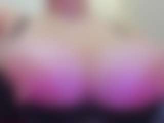juliana-bigboobs's Live Sex Cam Show