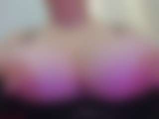 juliana-bigboobs's Live Sex Cam Show