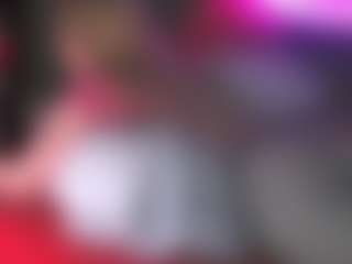 Live cam show with blondiewithanass - Small Ass on xplaylive.com