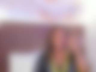Mia Pineda MILF webcam performer live streaming