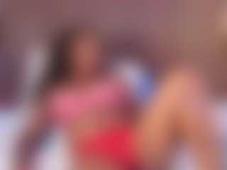 Mia Pineda MILF webcam performer live streaming