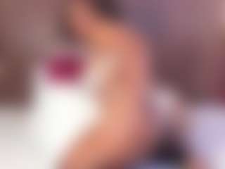Live cam show with Mia Pineda - Ebony Small Tits on Camsoda