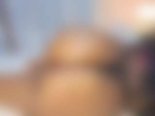 Live-Cam-Show mit hornyafricangirl - Fishnets auf Camsoda