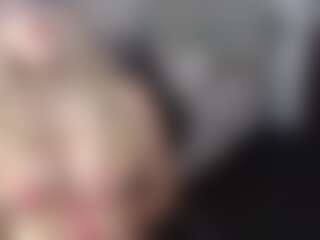 Live cam show with keylaa-cute - Juguetes on Mixed Magazine Live