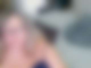 Live cam show with Lana - Glasses on friskycurves.com