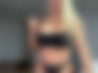 candy-sam28's Live Sex Cam Show