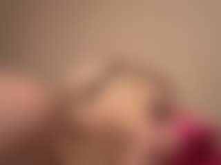 strawberryluvxo's Live Sex Cam Show
