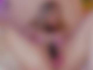 Nicole MILF webcam performer live streaming