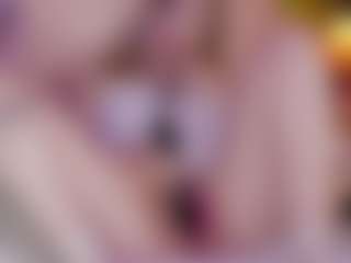 Nicole MILF webcam performer live streaming