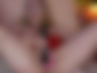 Nicole MILF webcam performer live streaming