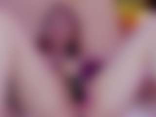 Nicole MILF webcam performer live streaming