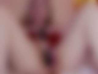 Nicole MILF webcam performer live streaming