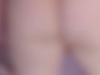 Nicole MILF webcam performer live streaming