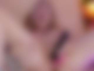 Live cam show with Nicole - Blonde Hair MILF on Stripli.com
