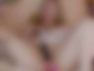 Nicole MILF webcam performer live streaming