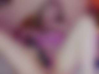Live cam show with Nicole - Middle Aged on Camsoda